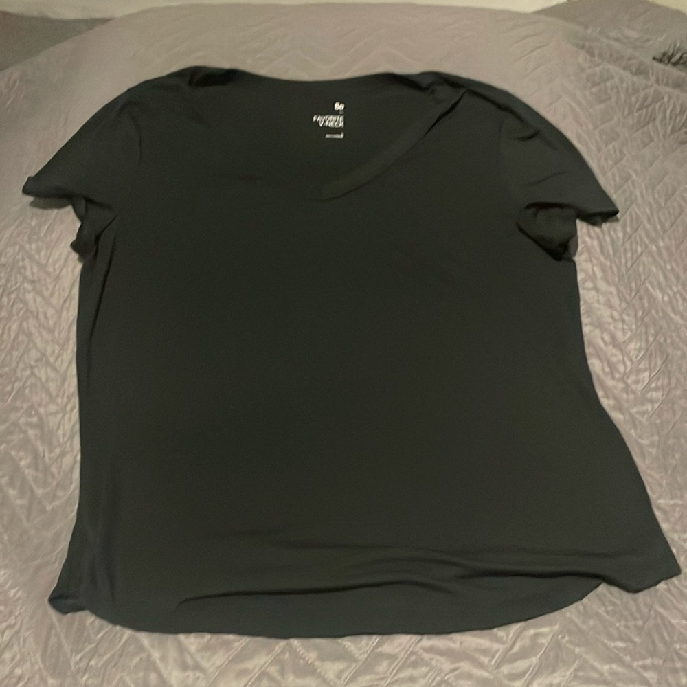 So brand favorite v-neck great condition